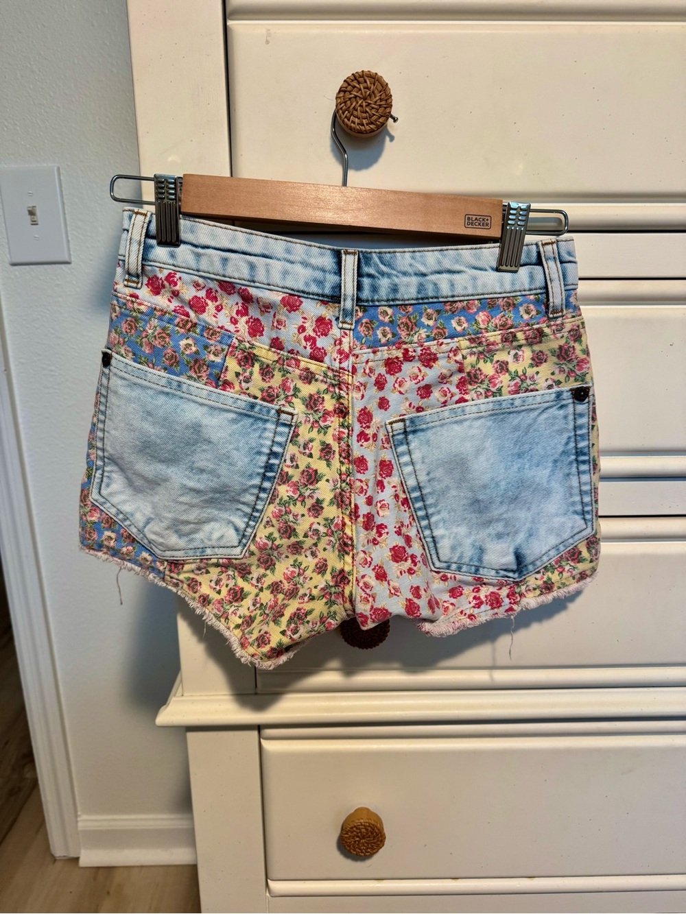 Farm Rio x Anthropologie Ultra High-Rise Patchwork Floral Denim Shorts – Size 25 - Picture 4 of 4